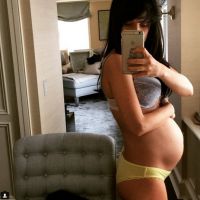 Hilaria Baldwin en lingerie : Selfie sexy pour son 6e mois de grossesse