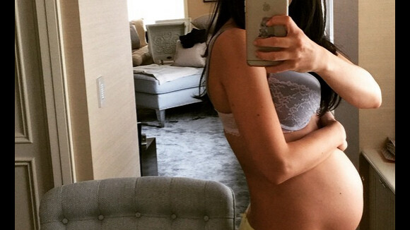 Hilaria Baldwin en lingerie : Selfie sexy pour son 6e mois de grossesse
