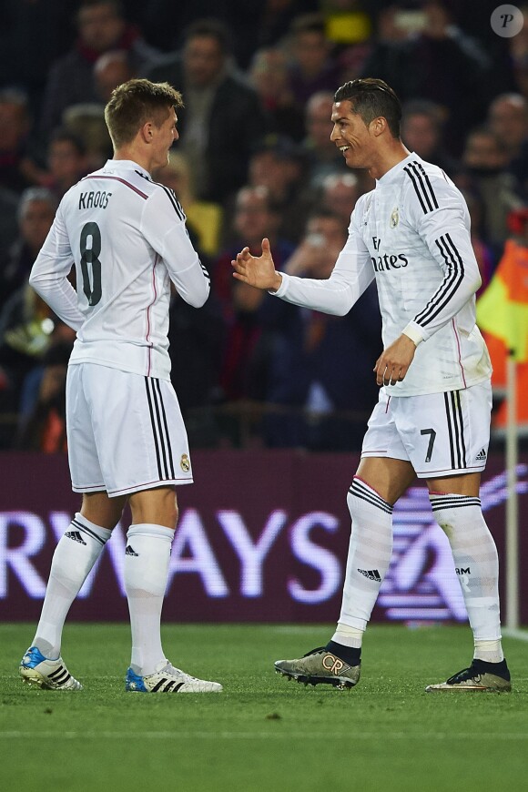 Cristiano Ronaldo et Toni Kroos (Real Madrid) lors du Clasico FC Barcelone - Real Madrid au Camp Nou. Barcelone, le 22 mars 2015.