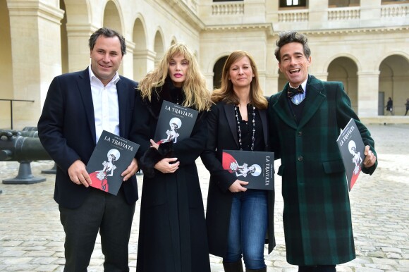 Benjamin Patou, Arielle Dombasle, Anne Gravoin et Vincent Darré - Conférence de presse pour le lancement de la nouvelle saison d'Opéra en plein air avec la présentation de "La Traviata" dans la cour d'honneur des Invalides à Paris, le 13 mars 2015.