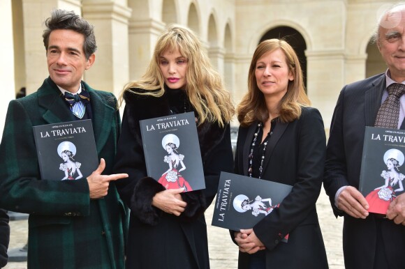 Vincent Darré, Arielle Dombasle, Anne Gravoin et Jacques Blanc - Conférence de presse pour le lancement de la nouvelle saison d'Opéra en plein air avec la présentation de "La Traviata" dans la cour d'honneur des Invalides à Paris, le 13 mars 2015.