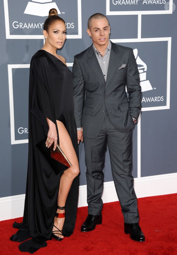 Jennifer Lopez et Casper Smart lors des 55e GRAMMY Awards au Staples Center de Los Angeles, le 10 février 2013