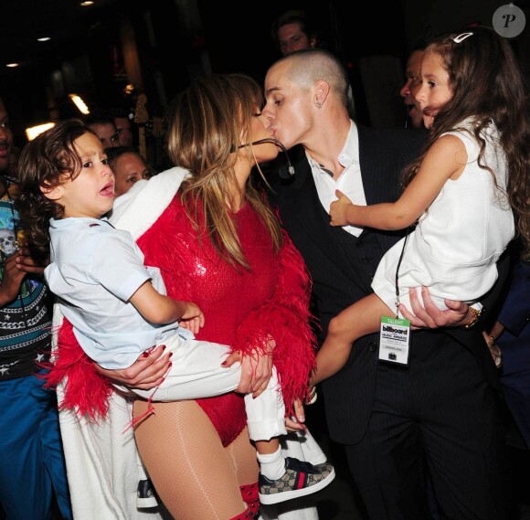 Casper Smart avec Jennifer Lopez et ses enfants Emme et Maximilian lors des Billboard Music Awards au MGM Grand Garden Arena de Las Vegas, le 19 mai 2013