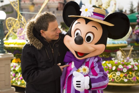Marc-Olivier Fogiel célèbre le printemps à Disneyland Paris. Mars 2015