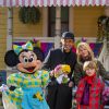 Yannick Noah avec Isabelle Camus et leur fils Joalukas célèbre le printemps à Disneyland Paris. Mars 2015