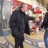 Thierry Ardisson se désole de l'état de la rue de Rivoli à Paris et passe à l'attaque contre les magasins de souvenirs et les snacks dans une vidéo publiée par le Parisien, le 30 mars 2015.