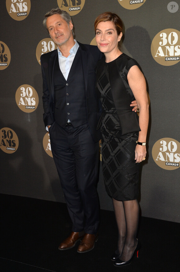 Antoine de Caunes et sa femme Daphné Roulier - Soirée des 30 ans de Canal + au Palais de Tokyo à Paris le 4 novembre 2014.