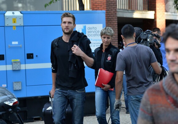 Michael Robin arrêté et placé en garde à vue à la sortie du stade Pierre de Coubertin à Paris, le 30 septembre 2012