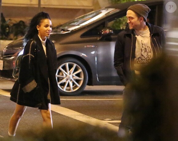 Exclusif - Robert Pattinson et sa petite-amie FKA Twigs à Los Angeles, le 18 décembre 2014. 