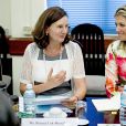 La reine Maxima des Pays-Bas assiste à une réunion à Rangoun le 30 mars 2015 lors de sa visite au Myanmar en sa qualité d'ambassadrice spéciale de l'ONU pour la finance inclusive.
