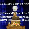 La reine Maxima des Pays-Bas est intervenue à l'Université de Rangoun le 31 mars 2015 lors de sa visite au Myanmar en sa qualité d'ambassadrice spéciale de l'ONU pour la finance inclusive.