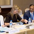 La reine Maxima des Pays-Bas, en sa qualité de représentante de l'ONU pour la finance inclusive, rencontre des représentants d'organisations de développement et de finance à Rangoun, le 31 mars 2015 lors de sa visite au Myanmar