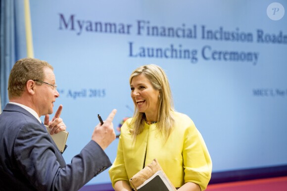 La reine Maxima des Pays-Bas lors de la cérémonie de lancement de la Feuille de route d'intégration financière du Myanmar à Nay Pyi Taw, le 1er avril 2015 lors de sa visite en sa qualité de représentante de l'ONU pour la finance inclusive