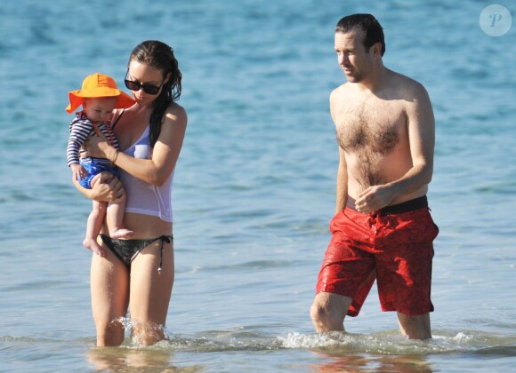 Olivia Wilde, son fiancé Jason Sudeikis et leur fils Otis passent des vacances à Hawaii, le 8 décembre 2014.