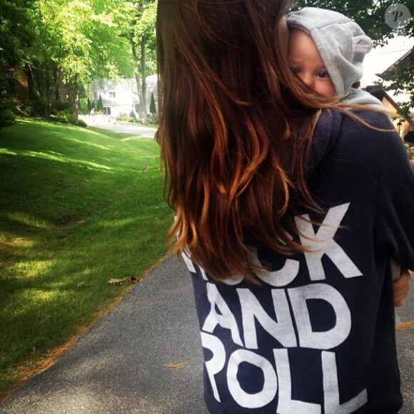 Olivia Wilde et son fils Otis. (photo postée le 17 juillet 2014)