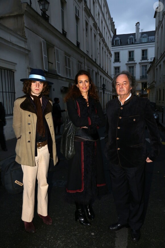 Gonzague Saint Bris et guest - Soirée d'anniversaire de Serge Gainsbourg, qui aurait fêté ses 87 ans, devant son domicile rue de Verneuil à Paris. Le 2 avril 2015 02/04/2015 - Paris