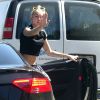 Exclusif - Patrick Schwarzenegger dépose sa petite amie Miley Cyrus à son domicile après avoir déjeuner ensemble à Los Angeles, le 2 avril 2015 