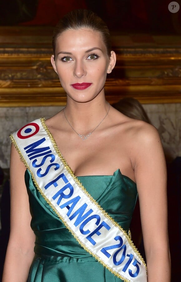 Camille Cerf (Miss France 2015) au Château de Versailles le 19 mars 2015.