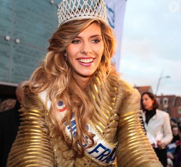 Camille Cerf (Miss France 2015), de retour à Coulogne dans le Pas-de-Calais, le 20 décembre 2014.