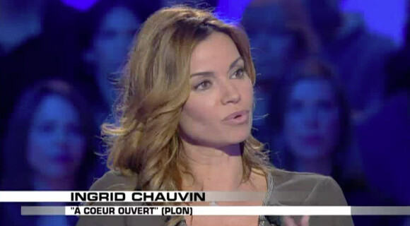 L'actrice Ingrid Chauvin évoque dans les détails la maladie de sa fille Jade et le jour de sa mort - Emission Salut les Terriens ! sur Canal +. Le 4 avril 2015.