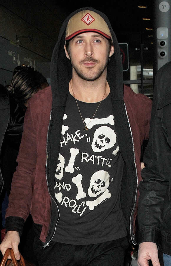 Ryan Gosling arrive à l'aéroport Charles de Gaulle à Paris le 5 avril 2015. L'acteur vient faire la promotion de son film "Lost River".