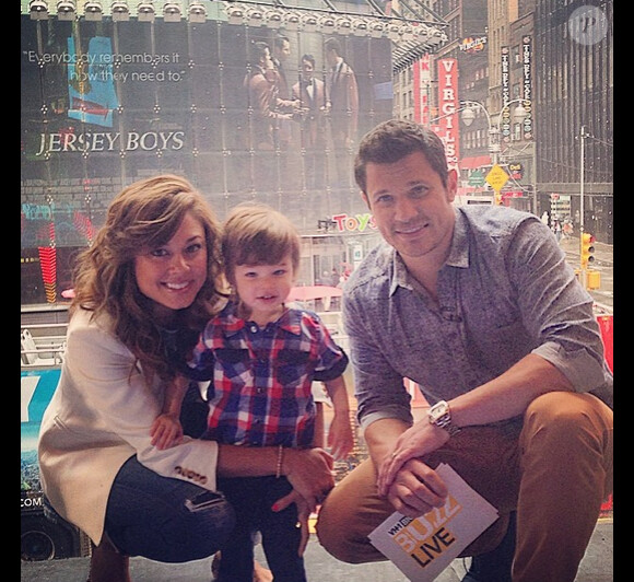 Vanessa Lachey a ajouté une photo d'elle avec son mari Nick et leur fils Camden sur Instagram, le 14 juin 2014