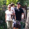 Nick Lachey et sa femme Vanessa Minnillo enceinte emmènent leur fils Camden à son cours de natation à Sherman Oaks, le 8 août 2014. 