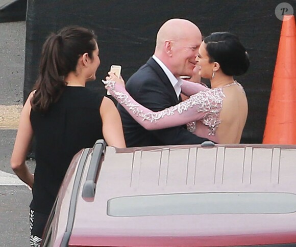 Bruce Willis et son ex-femme Demi Moore ainsi que sa nouvelle épouse Emma Heming sont venus soutenir leur fille Rumer, qui participe à la nouvelle saison de l'émission  "Dancing with the Stars" à Hollywood le 16 mars 2015. 