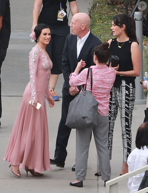 Bruce Willis et son ex-femme Demi Moore ainsi que sa nouvelle épouse Emma Heming sont venus soutenir leur fille Rumer, qui participe à la nouvelle saison de l'émission  "Dancing with the Stars" à Hollywood le 16 mars 2015. 