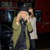 Ellie Goulding et son compagnon Dougie Poynter arrivent au restaurant Wolseley dans le quartier de Mayfair à Londres. Le 3 avril 2015  