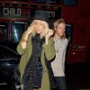 Ellie Goulding et son compagnon Dougie Poynter arrivent au restaurant Wolseley dans le quartier de Mayfair à Londres. Le 3 avril 2015  