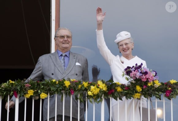 La reine Margrethe II de Danemark célébrait le 8 avril 2015 à Aarhus son 75e anniversaire (en date du 16 avril), entourée du prince consort Henrik, du prince Frederik et de la princesse Mary, et du prince Joachim et de la princesse Marie.