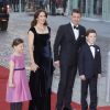 Le prince Frederik, la princesse Mary et leurs enfants la princesse Isabella et le prince Christian de Danemark arrivant pour la soirée de gala organisée le 8 avril 2015 à Aarhus pour le 75e anniversaire de la reine Margrethe II.