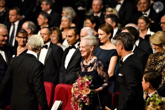 La reine Margrethe II de Danemark, en famille, assistait le 8 avril 2015 à Aarhus à une soirée de gala en l'honneur de son 75e anniversaire.