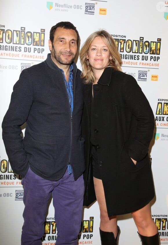 Zinedine Soualem et sa compagne Caroline - Vernissage de l'exposition Antonioni à la Cinémathèque de Paris le 18 avril 2015.