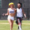 Bella Thorne avec un ami au 1er jour du Festival "Coachella Valley Music and Arts" à Indio, le 10 avril 2015