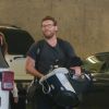 Exclusif - Sam Worthington quitte le centre médical Cedars-Sinai avec son nouveau-né Rocket Zot à Los Angeles, le 26 mars 2015.