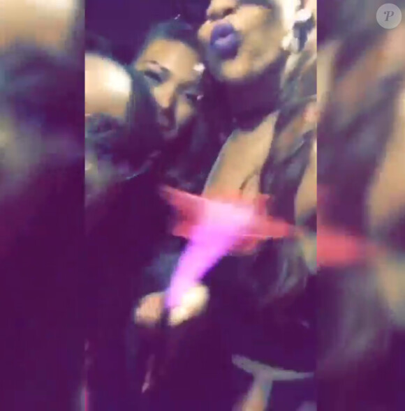 Rihanna sublime en rousse célèbre l'anniversaire de sa BFF Melissa Forde, le 11 avril 2015