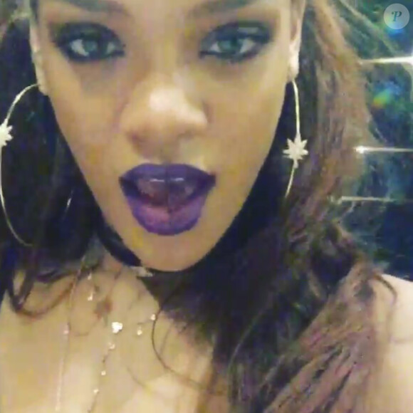 Rihanna sublime en rousse célèbre l'anniversaire de sa BFF Melissa Forde, le 11 avril 2015
