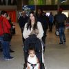 Kanye West, Kim Kardashian et leur fille North arrivent à l'aéroport de Roissy-Charles-de-Gaulle. Roissy, le 14 avril 2015.