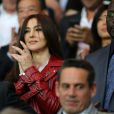 Monica Bellucci lors du quart de finale entre le Paris Saint-Germain et le FC Barcelone au Parc des Princes à Paris le 15 avril 2015