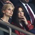 Mélita Toscan du Plantier et Monica Bellucci lors du quart de finale entre le Paris Saint-Germain et le FC Barcelone au Parc des Princes à Paris le 15 avril 2015
