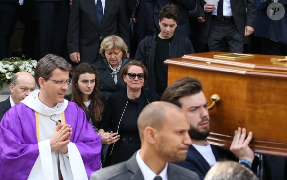 Cendrine Dominguez - Sorties des obsèques de Patrice Dominguez en la basilique Sainte Clotilde à Paris. Le 16 avril 2015