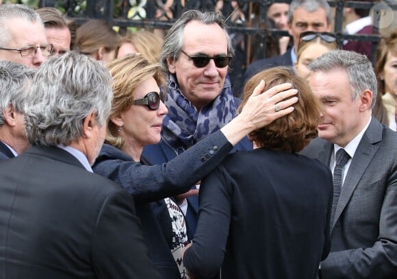 Philippe Lavil, Béatrice Schönberg et Cendrine Dominguez - Sorties des obsèques de Patrice Dominguez en la basilique Sainte Clotilde à Paris. Le 16 avril 2015