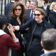  B&eacute;atrice Sch&ouml;nberg et Cendrine Dominguez - Sorties des obs&egrave;ques de Patrice Dominguez en la basilique Sainte Clotilde &agrave; Paris. Le 16 avril 2015&nbsp; 