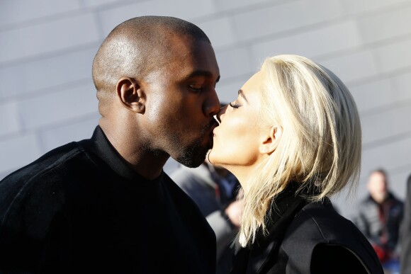Kanye West et Kim Kardashian, mentionnés parmi les 100 personnalités les plus influentes de la planète (selon le magazine TIME), photographiés à Paris le 5 mars 2015.