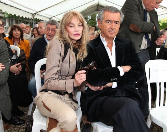Exclusif - Arielle Dombasle et Bernard-Henri Lévy à la maison Zola à Médan, le 6 octobre 2013.