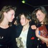 Serge Gainsbourg, Jane Birkin et Kate Barry félicitant Charlotte Gainsbourg aux César en 1986. 