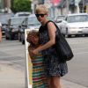 Michelle Williams et sa fille Matilda font du shopping à Hollywood, le 16 aout 2012 