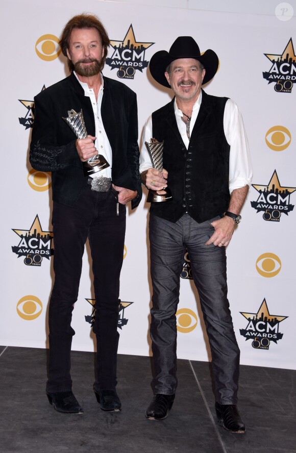 Ronnie Dunn & Kix Brooks lors des 50ème Academy of Country Music Awards au Stadium d'Arlington, Texas, le 19 avril 2015 